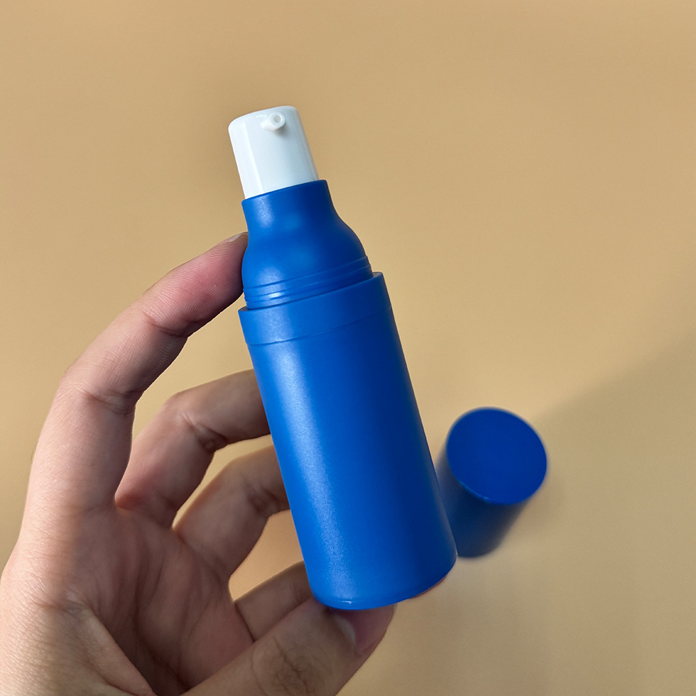 SongmilePacking's tweet photo. Looking for the perfect combination of elegance and functionality? 

Our 20ml Blue Airless Pump Bottle is here to impress! 

https://t.co/EPg5hBwZws
https://t.co/zMCA3LOpyP
https://t.co/a8Ceezia6i

#AirlessPumpBottle #SkincarePackaging #CustomizablePackaging #SustainableDesign https://t.co/ltqJYTOLlb