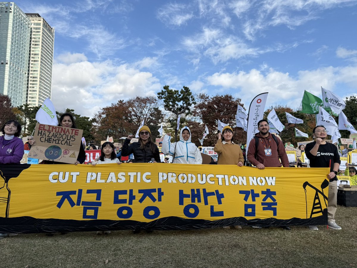“In a remarkable show of strength, countries united to insist the treaty include concrete measures to cut plastic production &amp; ban toxic chemicals that fuel this crisis,” #PlasticsTreaty talks have concluded in Busan, but will go on. 
Read more 👇🏽
ciel.org/news/inc-5-con…