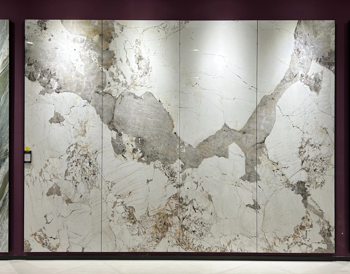 sinteredst74318's tweet image. Bring a touch of elegance to your home with our continuous vein sintered stone backgrounds! 
#SinteredStone #BackgroundWall #WallTiles #ModernDesign #StoneInterior #ContinuousVein 
#PedraSinterizada #BatuSintered #AzulejosDeParedesPH #PedraSinterizadaBrasil #InovaçãoDeDesign