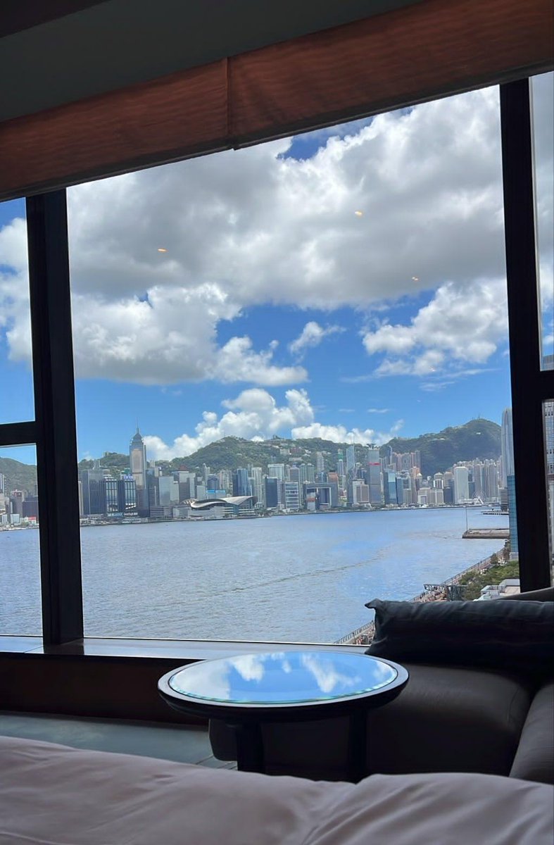 Hello Hong Kong 🇭🇰
How about a date at Ocean Park or grabbing some dim sum ?🥟🐼