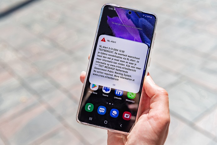 Wat er ook gebeurt, vandaag test de overheid rond 12:00 #NLAlert. Je hoort dan een doordringend alarmgeluid op je mobiel. Let op: dit kan hard klinken als je oordopjes of een koptelefoon gebruikt. Meer info? obi41.nl/3ksnv9vd