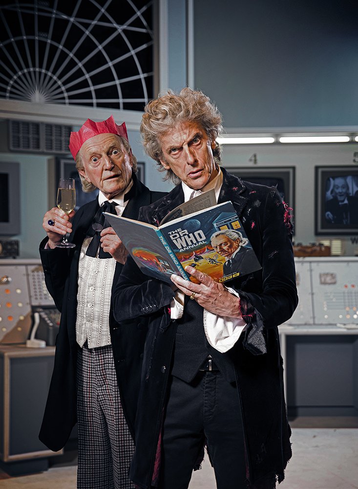 brinatello's tweet image. #MondayMemories (December 2, 2017): The newest issue of @RadioTimes was out and featured this #DoctorWho photoshoot with @bradders_david (#FirstDoctor) and #PeterCapaldi (#TwelfthDoctor) for #TwiceUponATime. Photographed by @RichardGrassie and Art Directed by @stuart_manning. 🎄