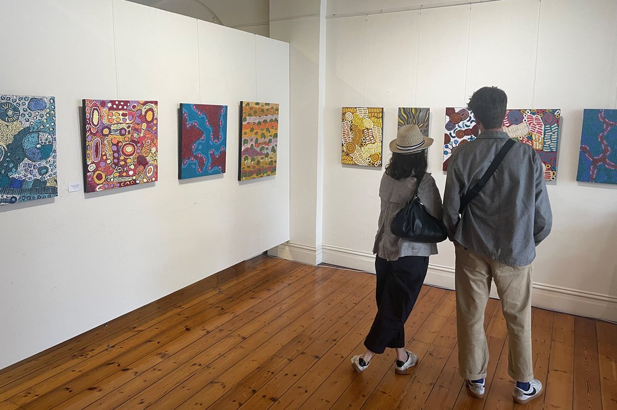 Checking out the ‘Small is Beautiful” exhibition now showing at Japingka and online japingkaaboriginalart.com/collections/sm… #contemporaryart #AboriginalArt #JapingkaGallery #indigenous