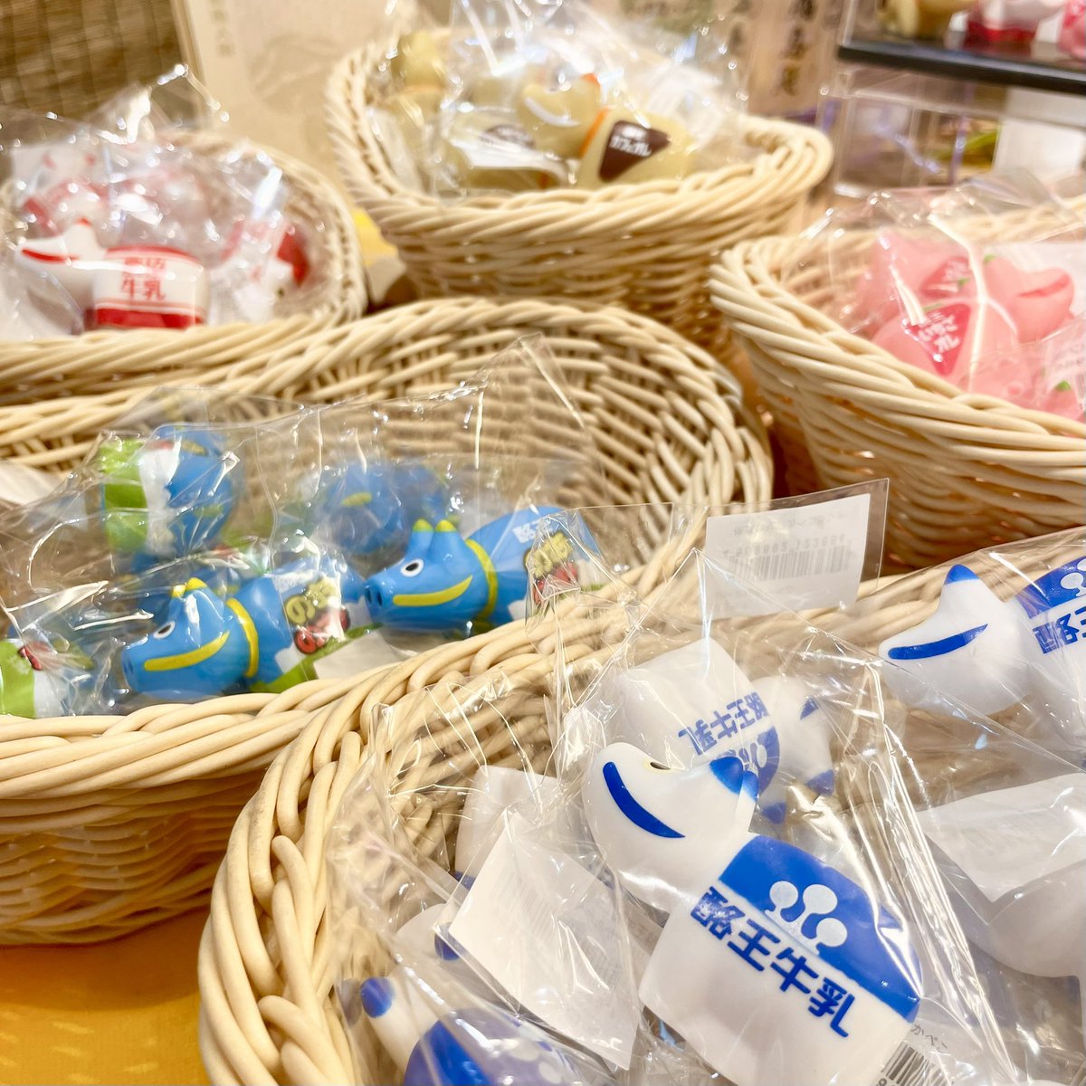 aizu_tsurukan's tweet image. 流行りのアンカーいくわよっ

#ぷかぷか赤べこ　#かわいい　#あかべこ
#鶴ヶ城会館　#酪王カフェオレ
#アカベコランド　#酪王牛乳