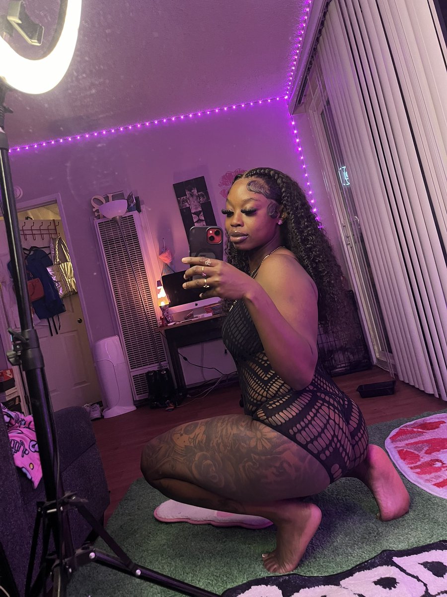 badazzbarbs1's tweet photo. Hi sexy๐ https://t.co/PrmmPZu5qP