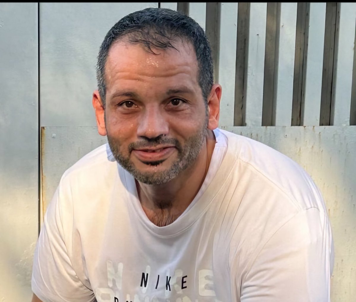 ترى يا سمسار البشر وراعي المساجات في عجمان، يا المرتشي في #حكومة_دبي عبد العزيز حميد العلي اللي ساكن الشارجة، بنمسكك بالقانون وبنرجّع بيزاتنا اللي خذتها بالغش
#عيد_الاتحاد53
#الامارات