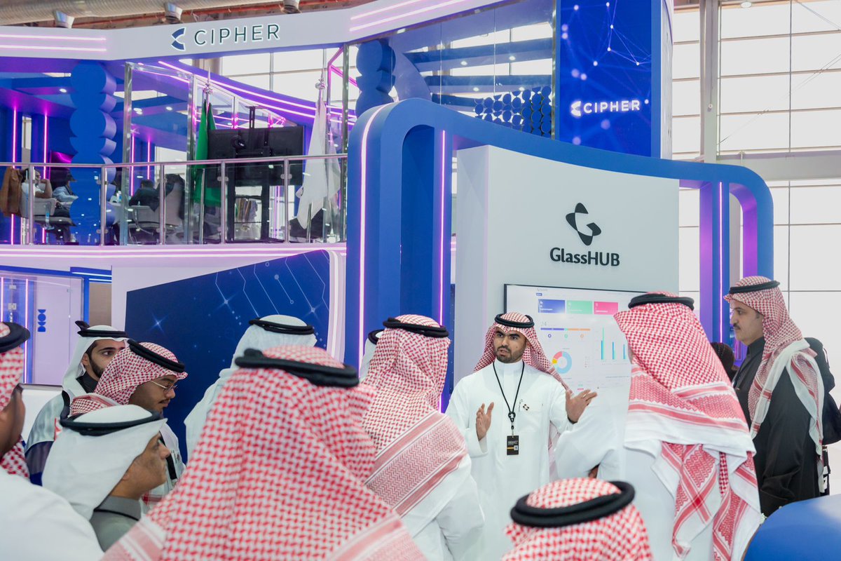 خلال تواجدنا في معرض #بلاك_هات24 شرفنا بزيارة معالي الدكتور عبدالله شرف الغامدي محافظ الهيئة السعودية للبيانات والذكاء الاصطناعي ومعالي المهندس عصام الوقيت مدير مركز المعلومات الوطني ,تم من خلالها شرح منتجنا الوطني الابتكاري في أتمتة التشريعات واللوائح التنظيمية للأطراف الخارجية.