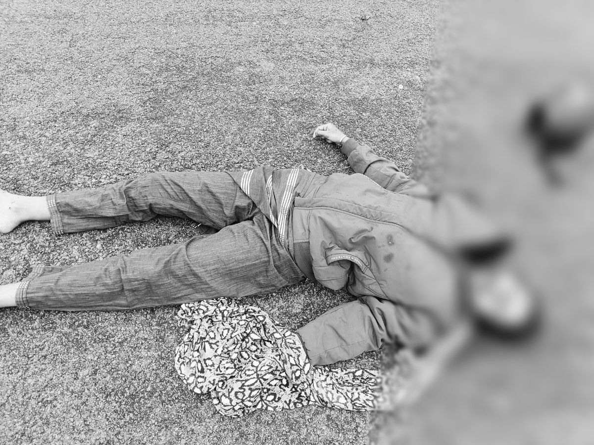 HateDetectors's tweet image. A woman constable was brutally murdered by unknown assailants by knocking down her with a car and attacked her with a knife near #Raipole village, #Ibrahimpatnam mandal in #RangaReddy district on Monday.

The deceased identified as #Nagamani, working as a constable at #Hayatnagar…