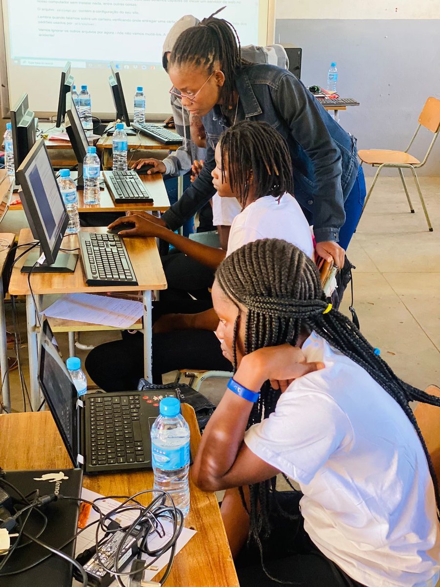 ✨  TELL US: What was one of the first computer programs you ever wrote? ✨ 

Was it at a Django Girls workshop? 😀 

Let us know in the comments ⬇️ 💕