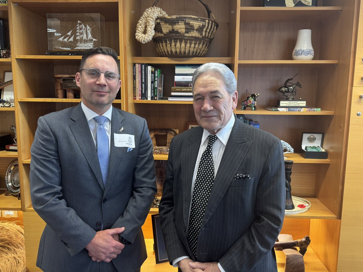 The Minister was pleased to farewell Sarah Ireland &amp; James Munro today, who will be (respectively) New Zealand’s next Ambassador to Mexico and Consul-General in Sydney. 

🇲🇽 🤝 🇳🇿 
🇦🇺 🤝 🇳🇿

<a href="/MFATNZ/">New Zealand Ministry of Foreign Affairs & Trade</a>