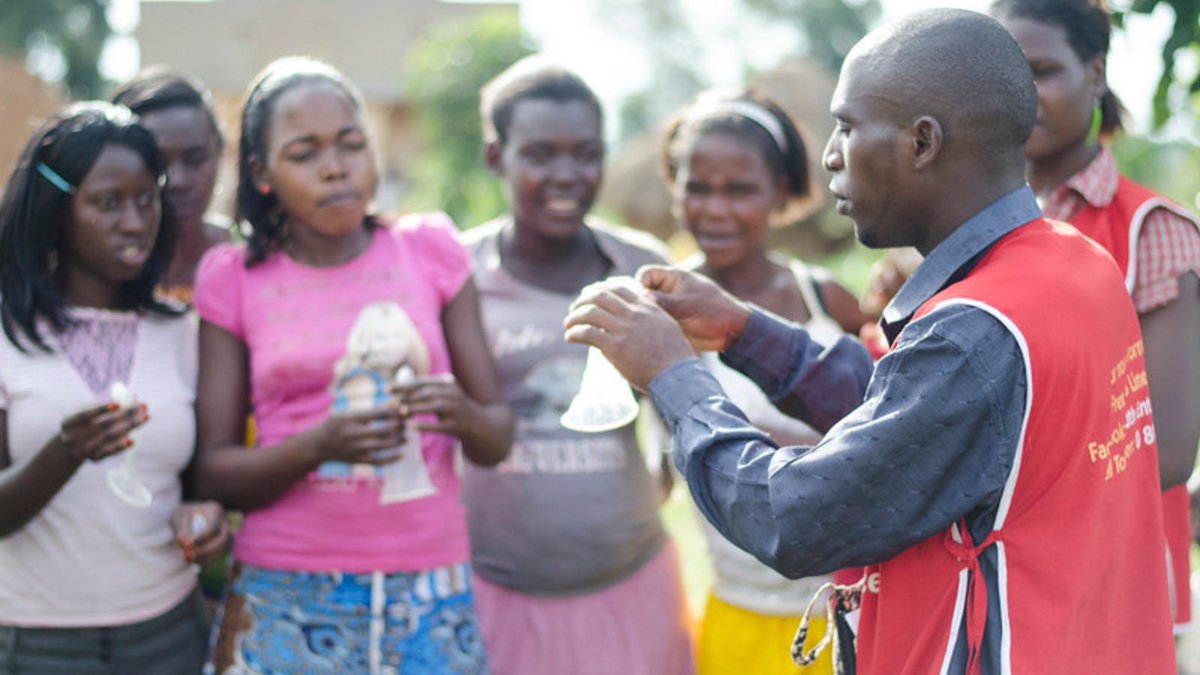 CONDOMIZE's tweet image. #DYK? Every week, 4,000 adolescent girls and young women aged 15–24 globally become infected with HIV. 😔 It’s time to take action and protect our youth. 💪 #EndAIDS #HIVPrevention #GirlsEmpowerment