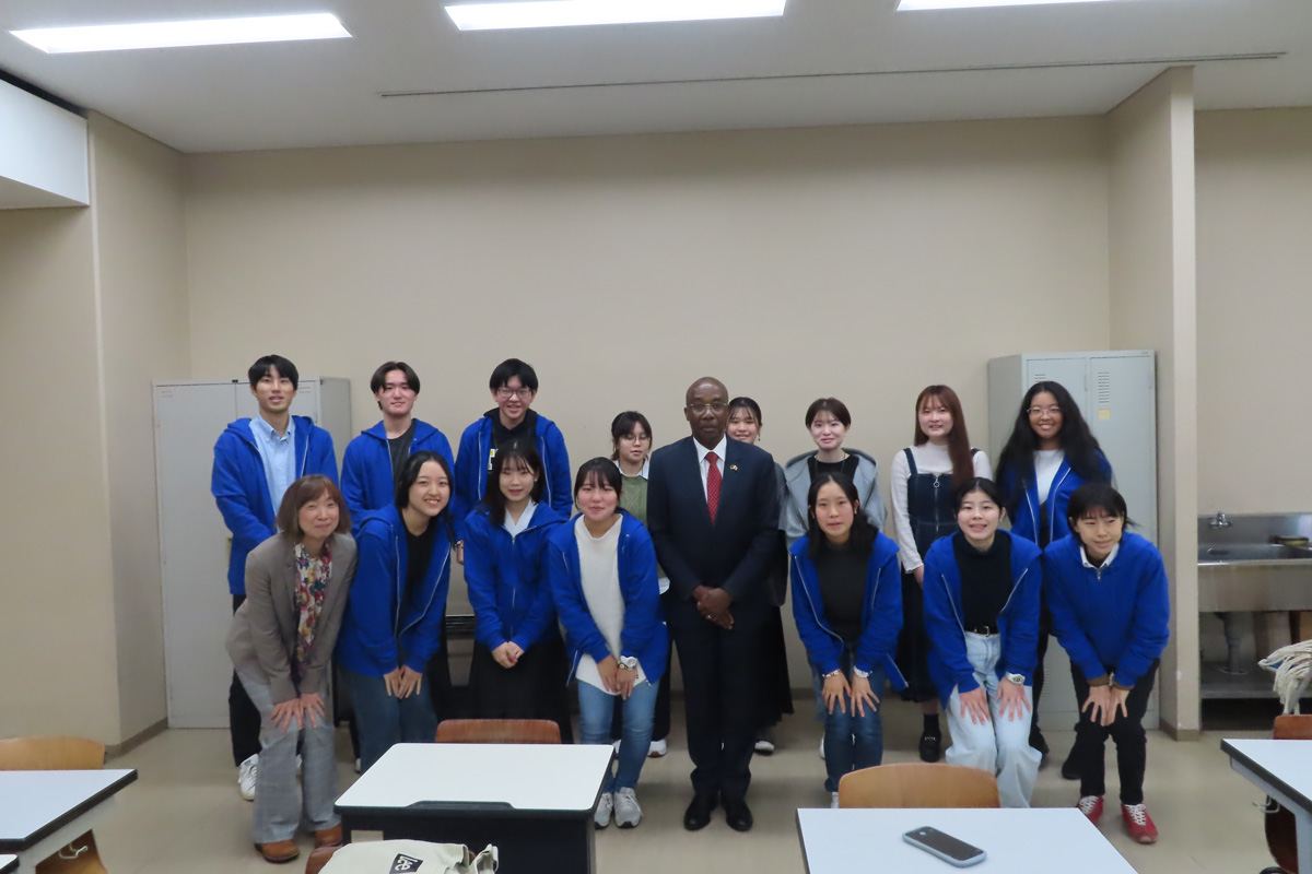 TUFS_PR's tweet image. 【TOPIC】🦁アフリカ地域専攻の秋学期、南部アフリカ開発共同体（SADC）大使によるリレー講義前半。現在までに7カ国 #ザンビア #タンザニア #南アフリカ #ナミビア #モザンビーク #マラウイ