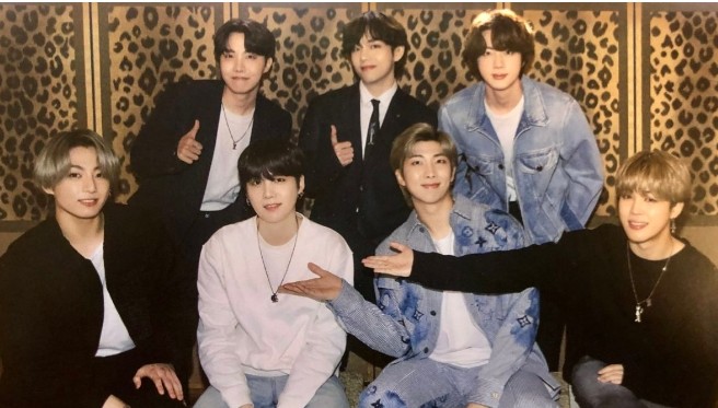 DawnBeecroft's tweet photo. @melon Talk about being disrespectful!!!
BTS IS &amp; ALWAYS WILL BE SEVEN 7.
You owe both BTS &amp; YOONGI/SUGA an apology @melon 
#BTSisSeven
#MelOnRespectSUGA
#WeLoveYouYoongi
#YoongiNeverWalksAlone https://t.co/ij9rbmFCkv