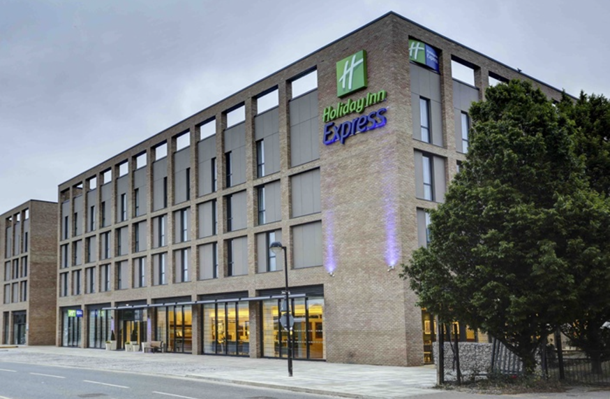 ExploreGia's tweet image. Iceland's first Marriott hotel, a Courtyard by Marriott, opened in Keflavik, just minutes from the airport. It’s the first modular steel structure hotel in Iceland, showcasing Marriott's expansion into the Nordic region. #Iceland #Marriott #ModularArchitecture
