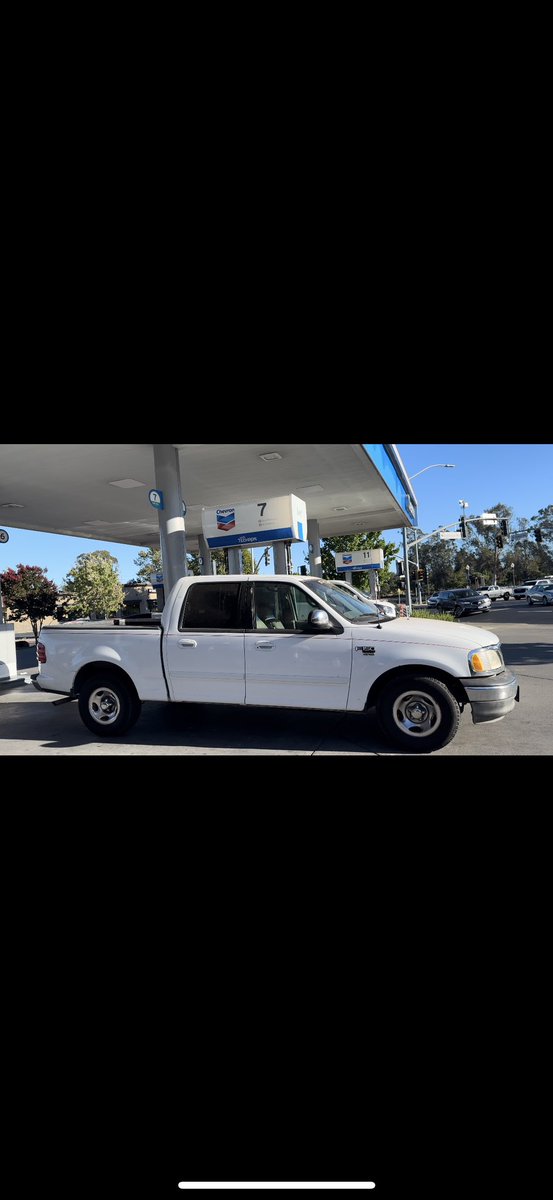 victttorr1's tweet photo. i went and got myself a  pickup truck a few months ago https://t.co/JQZVPMnm7P