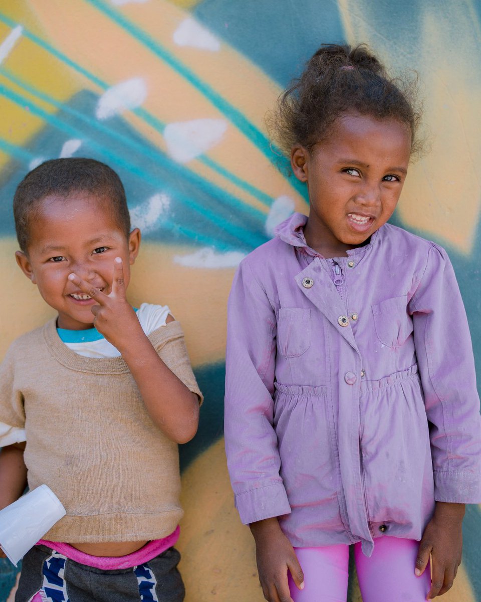 Asmae_ONG's tweet photo. Des sourires à travers nos pays d’interventions ! 🌍​🤩​💛
​
✨ #Asmae s'engage pour un monde où chaque enfant grandit dignement, entouré de sa famille, pour devenir un adulte libre et acteur de la société. 
Ensemble, œuvrons pour un avenir juste. 🤝 https://t.co/xPiTLMU3FK