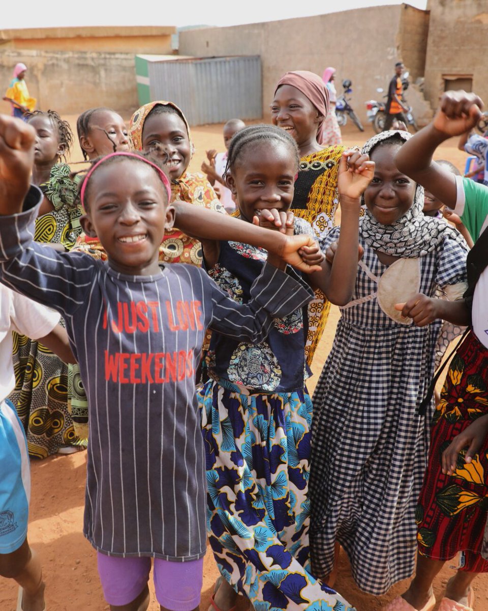 Asmae_ONG's tweet photo. Des sourires à travers nos pays d’interventions ! 🌍​🤩​💛
​
✨ #Asmae s'engage pour un monde où chaque enfant grandit dignement, entouré de sa famille, pour devenir un adulte libre et acteur de la société. 
Ensemble, œuvrons pour un avenir juste. 🤝 https://t.co/xPiTLMU3FK