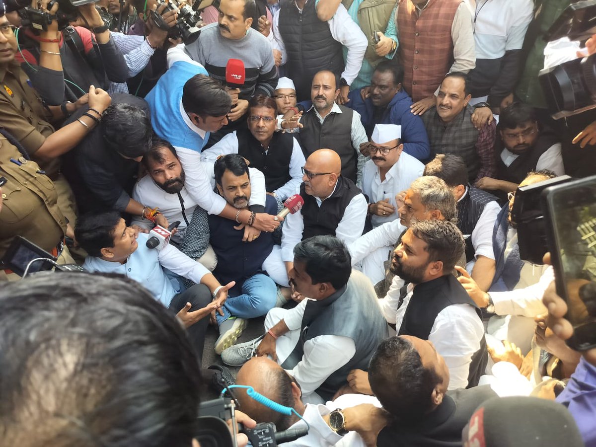 UP Congress (@incuttarpradesh) on Twitter photo рд╕рдВрднрд▓ рдЬрд╛рдиреЗ рд╕реЗ рд░реЛрдХреЗ рдЬрд╛рдиреЗ рдкрд░ рдкреНрд░рджреЗрд╢ рдЕрдзреНрдпрдХреНрд╖ рд╢реНрд░реА <a href="/kashikirai/">Ajay RaiЁЯЗоЁЯЗ│</a> рдЬреА рдзрд░рдирд╛ рдкреНрд░рджрд░реНрд╢рди рдкрд░ рдмреИрдареЗ рд╣реБрдП рд╣реИрдВред
рд╕рдВрдШрд░реНрд╖ рдЬрд╛рд░реА рд╣реИ! рд╕рдВрднрд▓ рдЬрд╛рдиреЗ рд╕реЗ рд░реЛрдХреЗ рдЬрд╛рдиреЗ рдкрд░ рдкреНрд░рджреЗрд╢ рдЕрдзреНрдпрдХреНрд╖ рд╢реНрд░реА <a href="/kashikirai/">Ajay RaiЁЯЗоЁЯЗ│</a> рдЬреА рдзрд░рдирд╛ рдкреНрд░рджрд░реНрд╢рди рдкрд░ рдмреИрдареЗ рд╣реБрдП рд╣реИрдВред
рд╕рдВрдШрд░реНрд╖ рдЬрд╛рд░реА рд╣реИ!