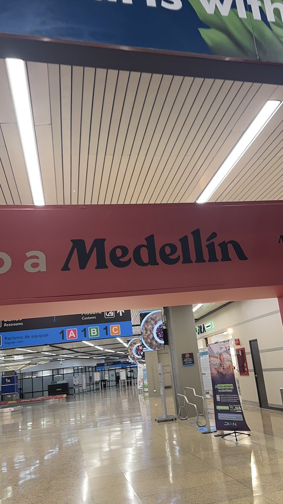 Astortorres's tweet image. Llegando a #Medellín #Colombia #soñando con #conquistar sus #corazones #eldisco #obrasdemipadre