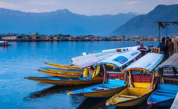 Uber rolls out water transport service with shikara bookings on its app

#Uber #DalLake #Kashmir 

businessinsider.in/india/news/ube…