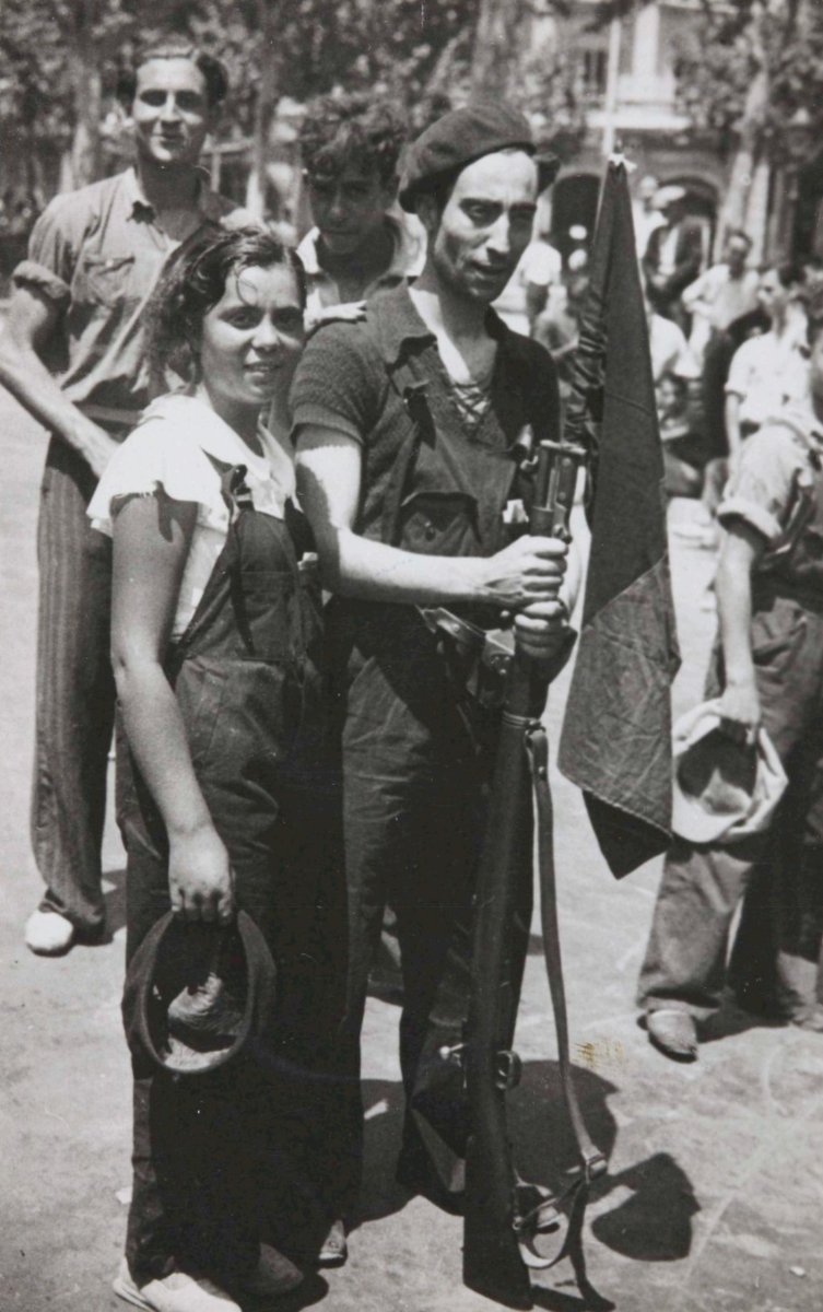 Barcelona. Estiu de 1936. Parella de milicians anarquistes de la CNT abans de sortir al front.
Foto: Josep Maria Sagarra
#CNTFAI