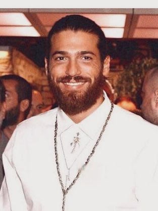 Günaydın 🌏!
El corazón nunca olvida el lugar donde dejó sus mejores latidos. Comenzamos semana. Vamos a x el lunes. Feliz día 😊😍😘

I 💚 CANYAMAN
#CanYaman 💚