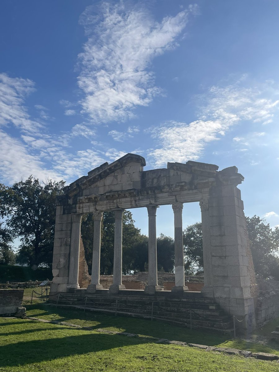 Fatjon_Aliaj's tweet photo. Ky monument eshte simboli i Apolonise. Funksioni i saj ishte te sherbente si ndertese publike, ndryshe njihet me emrin bulea.
U zbulua nga germimet e udhehequra nga Leon Rey. https://t.co/0SSWCgK28J