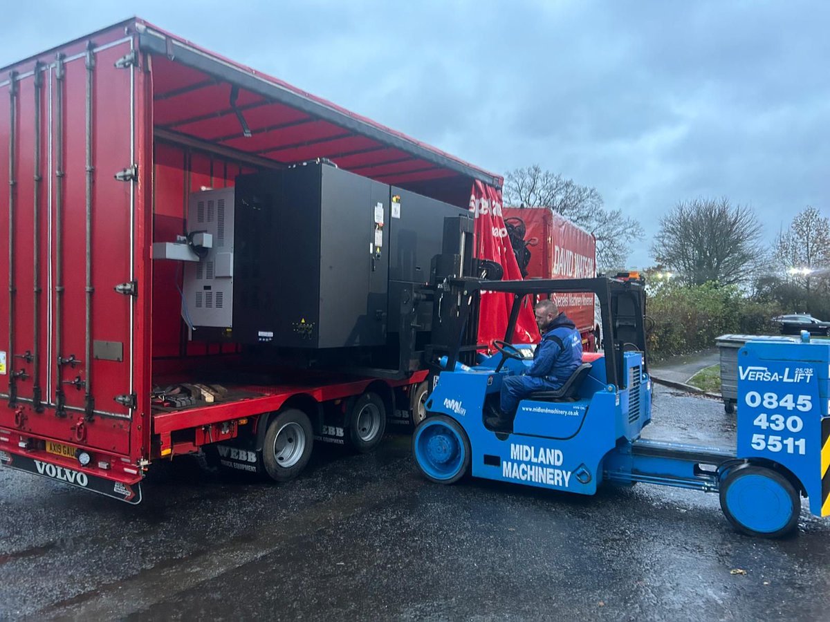 MillsCNC's tweet image. We love to see our machines being delivered all across the UK and Ireland... 🚚 

#MillsCNC #LikeNoOneElse #DNSolutions #Deliveries #UKManufacturing