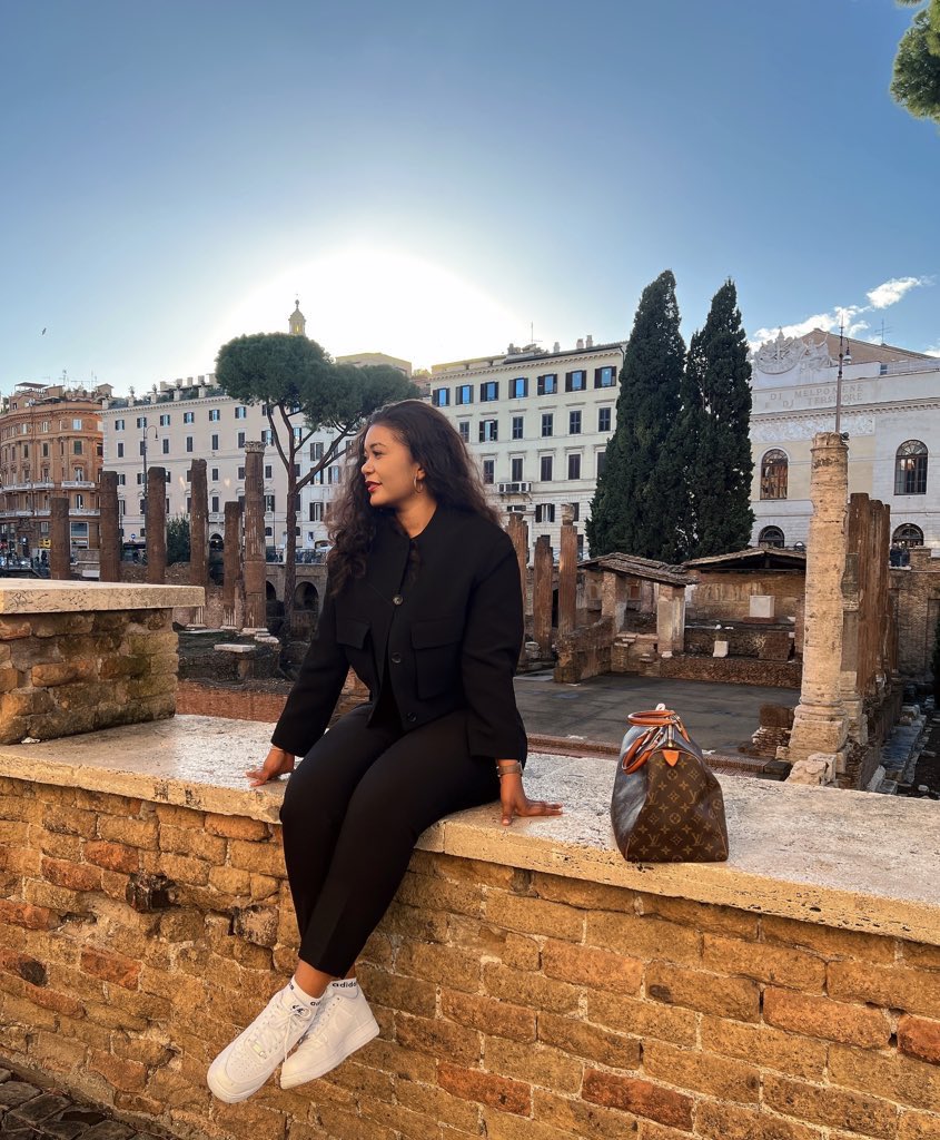 Rappelez-vous que les meilleures choses de la vie ne sont pas des choses, mais des moments.😊