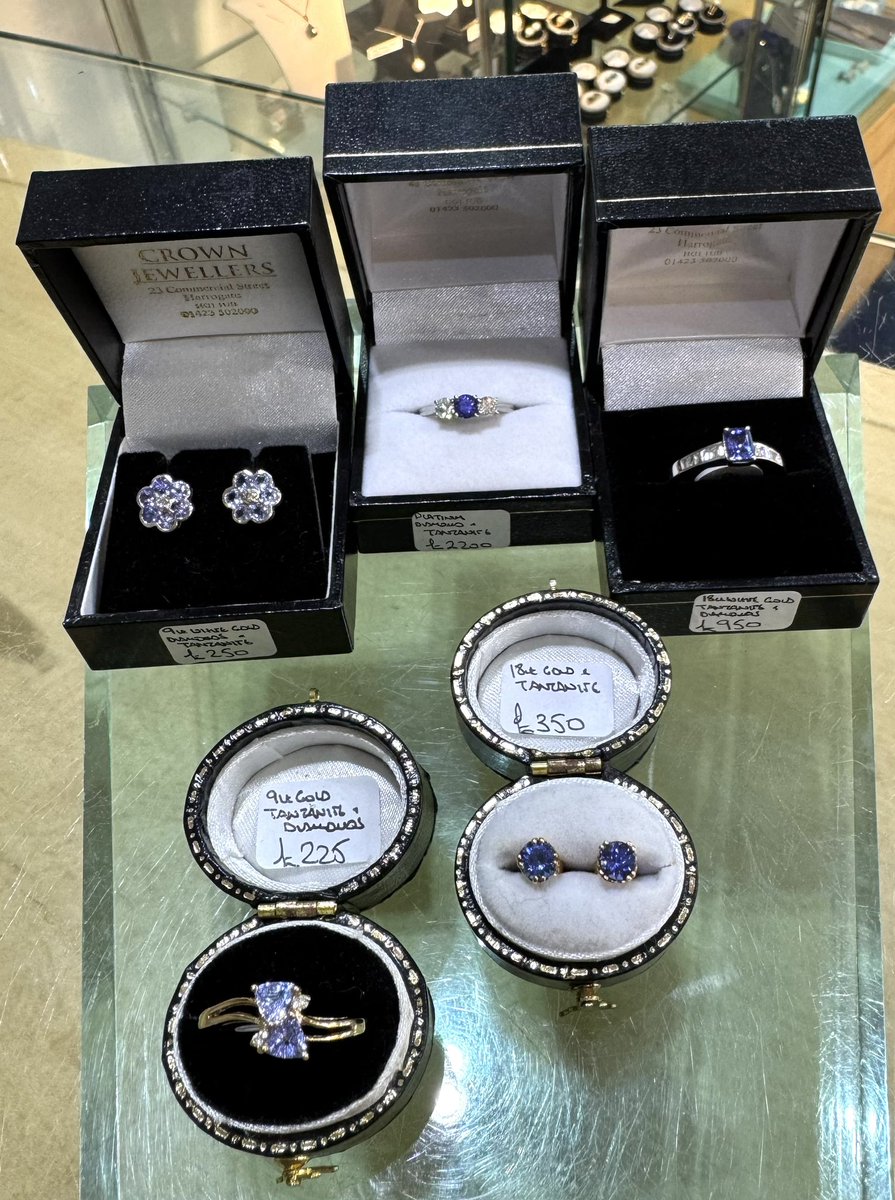 Beautiful Tanzanite - the modern December birthstone, but stunning anytime, anywhere … including Christmas 🎁 

#Harrogate #jewellers #experts #jewelleryrepairs #webuygold #luxury #jewellery #preloved #prelovedjewellery #indie #shoplocal #independent #rings #earrings #indie