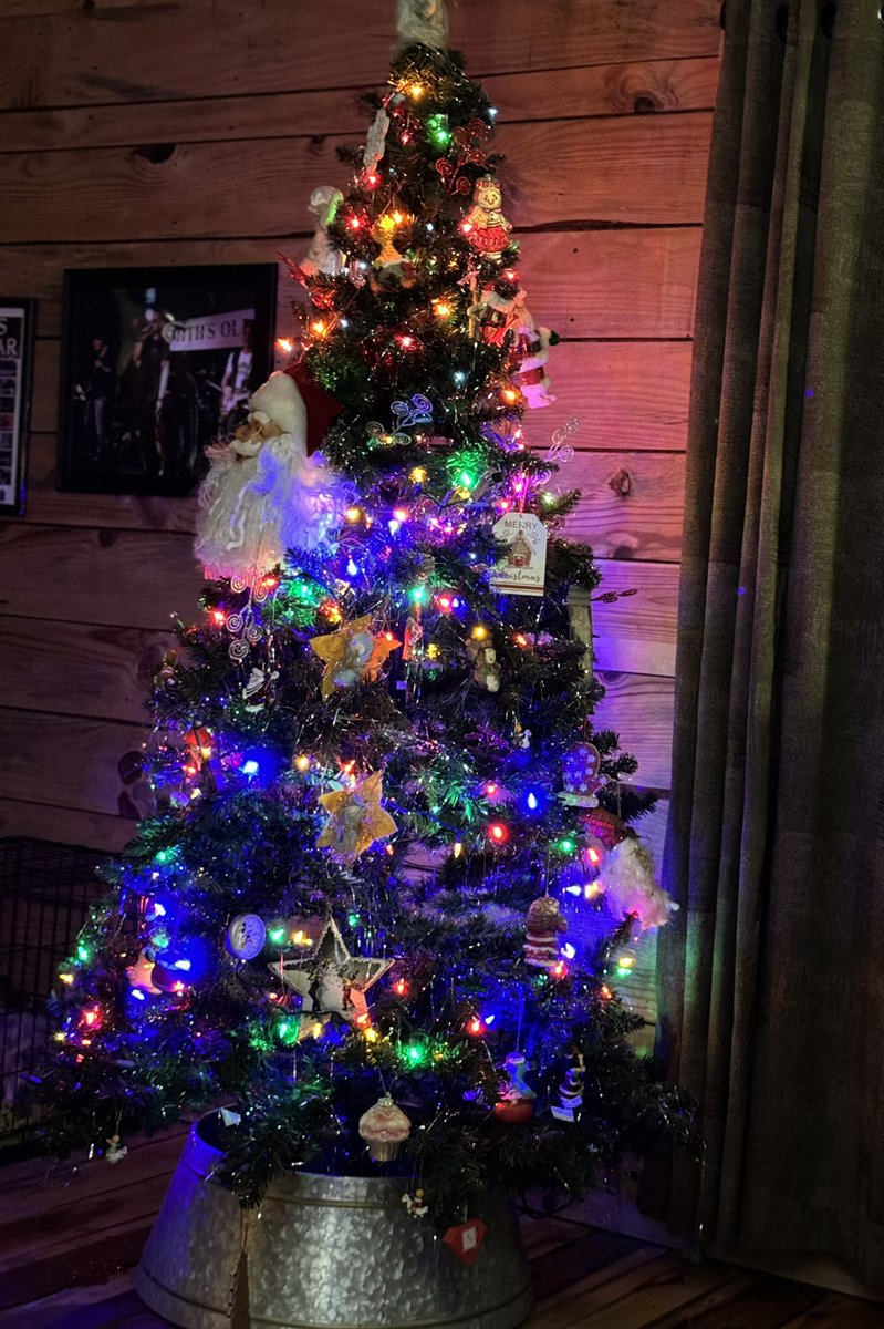It’s been an extraordinary Thanksgiving holiday jam packed with family activities. 
Some of the highlights were the Christmas tree farm and going to the theater to see The Greatest Christmas Pageant Ever (a fantastic movie!). 
I love the holidays!🎅🏻🎉🎄🎁