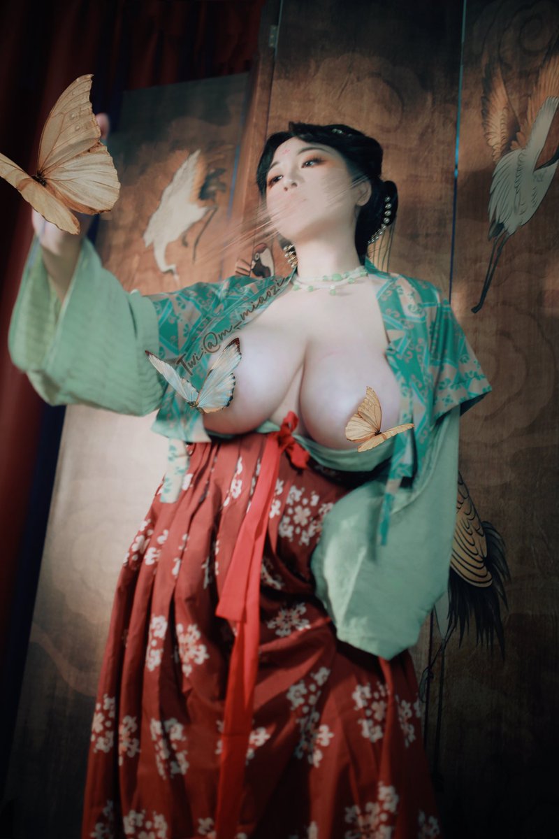 绣衣未整。
傍窗格、临清镜。
新霜薄雾，这下几日，阴晴不定。
欲插黄花，心事又还记省。 https://t.co/KrV9leolvx