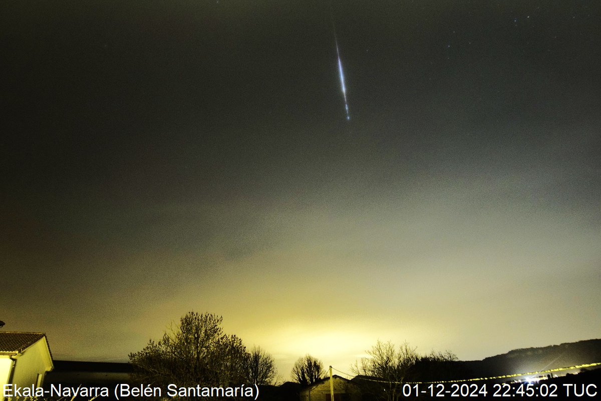 2) A TODO COLOR DESDE EKALA, #NAVARRA captada por la apreciada Belén Santamaría <a href="/BelenSa30516271/">Belen Santamaria</a>. La foto es otro regalo visual de esta auténtica crack de la astrofotografía porque le da igual si hay bruma, niebla o nubes, siempre con sus cámaras dispuestas a sorprendernos🤩🌠👌