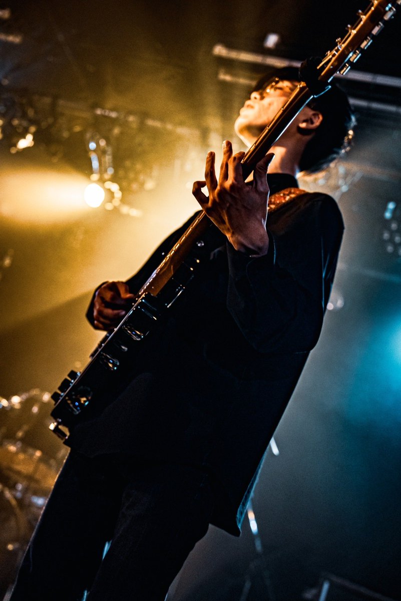 Emoments_Band's tweet photo. [🌅Live Photo 1/2🌅]
2024.12.01(Sun)
at 盛岡the five morioka
Drop After Dawn
#WDFF RELEASE TOUR 2024 盛岡編

Photo by @_VJAiKA_ 

#emoments
#イモーメンツ
#ポエトリーセツナコア https://t.co/rNRdS3wB1k