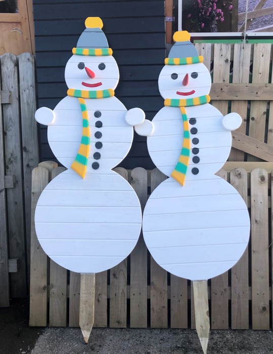 connaught_ltd's tweet photo. Snowmen stand’s tall at 2 meters high produced from treated timber so suitable for outdoor display. Snowman will not be painted. These Snowmen are made to last.   are made to order, Snowman are NOT painted like they are in the picture.  Orders only accept until the 10th of Dec https://t.co/3N3zJepF3w