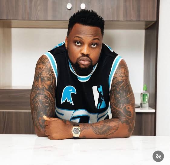 EbubeEzeok92810's tweet photo. See the viral egungun video trending on the internet today below the comments section πππ
#egungunoflagos #BaltasarEngonga
#thatsmassive https://t.co/VUuOkEQr3n
