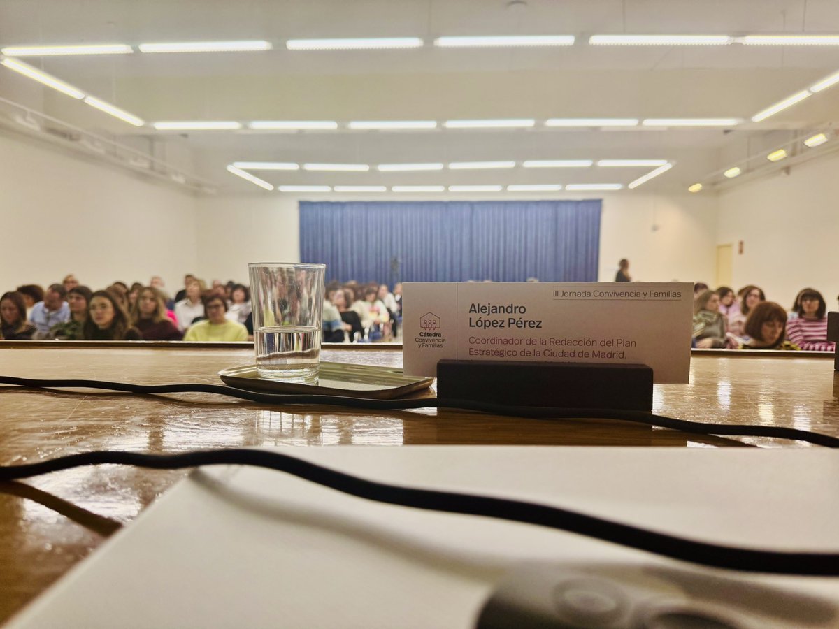 AlexGLopezPerez's tweet photo. Una placer acompañar a la #CatedraConvivenciayFamilias de la @UNED y a la @Ascdiresociales para seguir pensando en cómo mejorar los #ServiciosSociales
Nuevas claves, enfoques, metodologías, innovaciones,… https://t.co/NIopiwDnTT