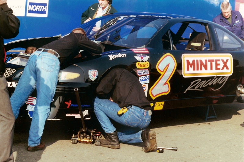 AscarRacing's tweet photo. #ASCAR #AdventCalendar βοΈ 2β£
Here is the same car as yesterday, but now sporting a new livery and driven at a @mallorycircuit test by #MikeJordan, and at the @DoningtonParkUK test by @jclelandracing, both in 2000.
πΈ Mick Wiseman Collection
#AscarRacing #DaysOfThunder https://t.co/o3mbomXeDy