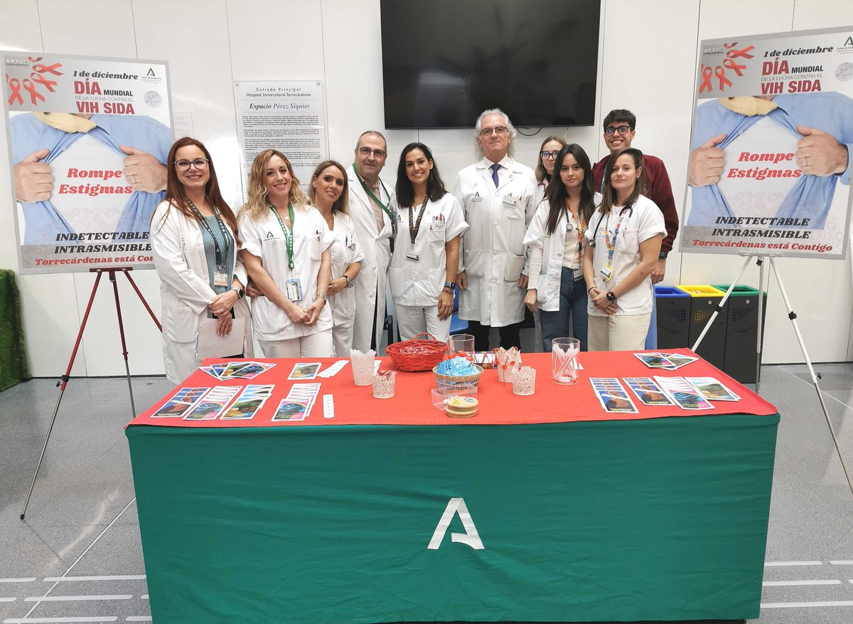 📣 Hoy nuestros compañeros de Enfermedades Infecciosas están ofreciendo información con motivo del #DíaMundialContraElSida que se celebró ayer. Pasa por la mesa y obtén toda la información.