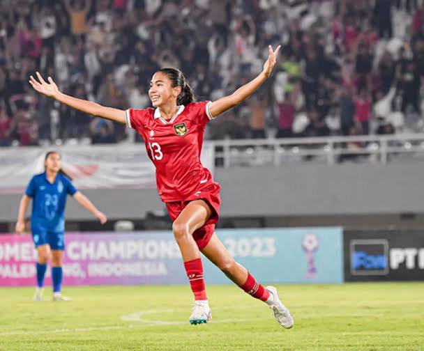 gilabola_ina's tweet photo. Claudia Scheunemann (15/FW) saat ini menjadi top skor sepanjang masa timnas Indonesia putri dengan torehan 6 Gol. https://t.co/NVcnPyEU8k