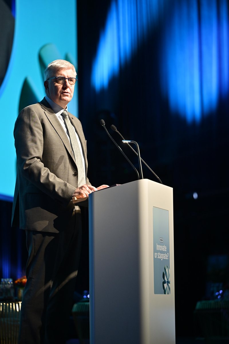 PieterVBO's tweet photo. Met maar liefst 700 deelnemers uit de bedrijfswereld, academische wereld, beleidsmakers en sectorfederaties komen we vandaag samen in de Dome Eventhall om in dialoog te gaan over innovatie in België. 🚀 #IFI24 #VBOFEB @VBOFEB https://t.co/iwYPaAcJcn