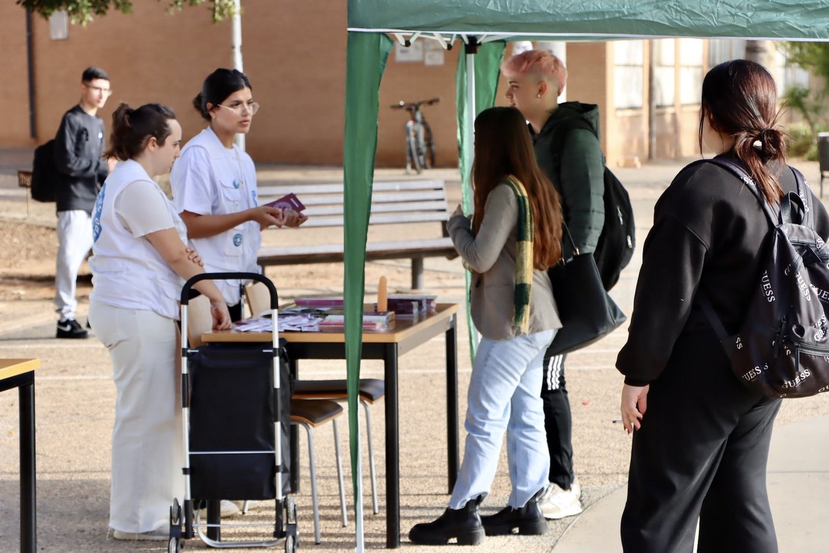 📅 En el Día Mundial de la Lucha contra el SIDA, la UAL impulsa la concienciación con test rápidos y acciones informativas en el campus junto a Médicos del Mundo. 🏥 Prevención y educación para la salud.
#UAL #SoyUAL

👉 Descubre más en UALNews: bit.ly/4gd6AOi