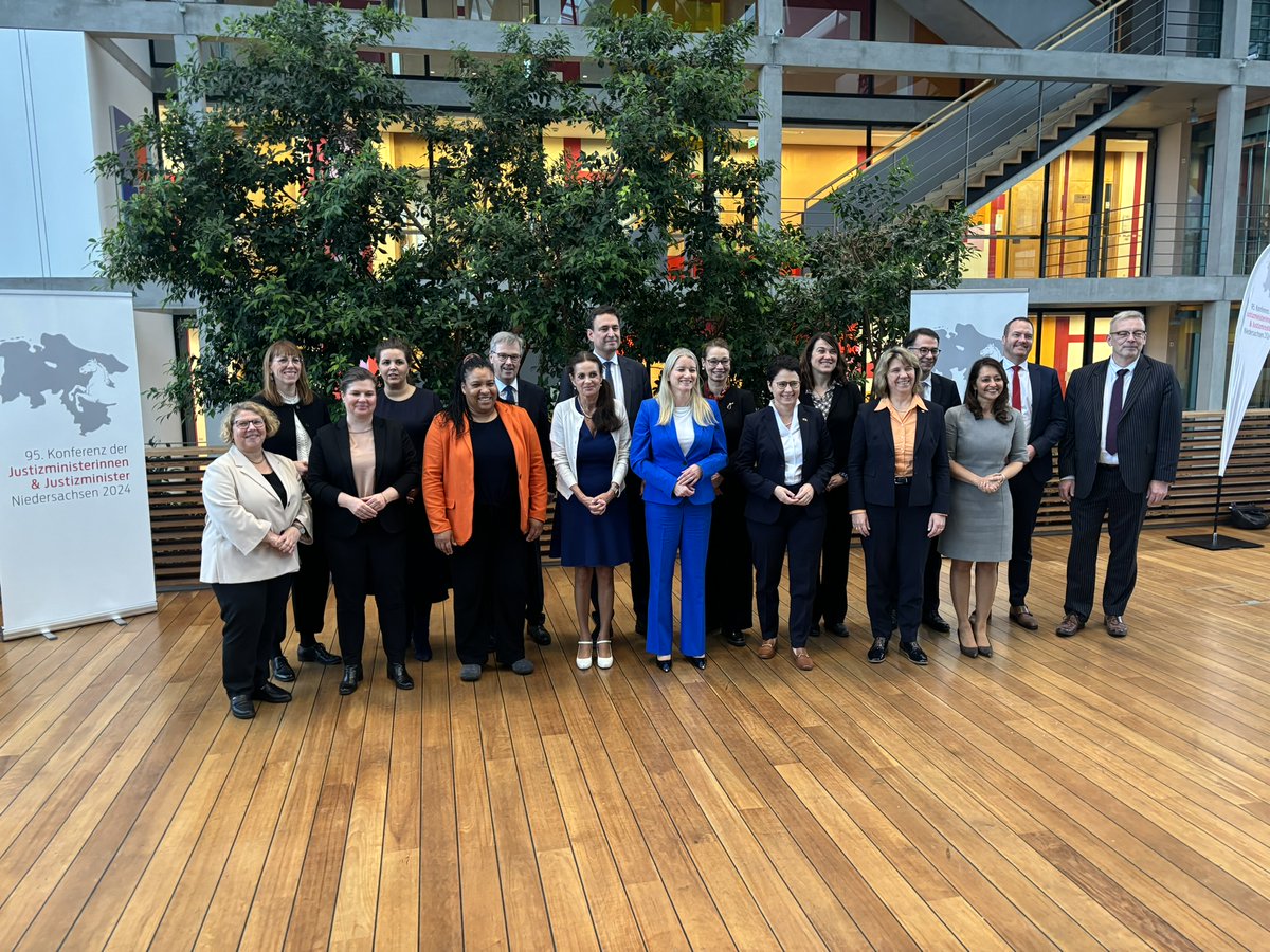 #Justizministerkonferenz: Nordrhein-Westfalen setzt neue Impulse für Erleichterungen im #Mietrecht und beteiligt sich dauerhaft am Nationalen #CyberAbwehrzentrum.

justiz.nrw.de/JM/Presse/Pres…