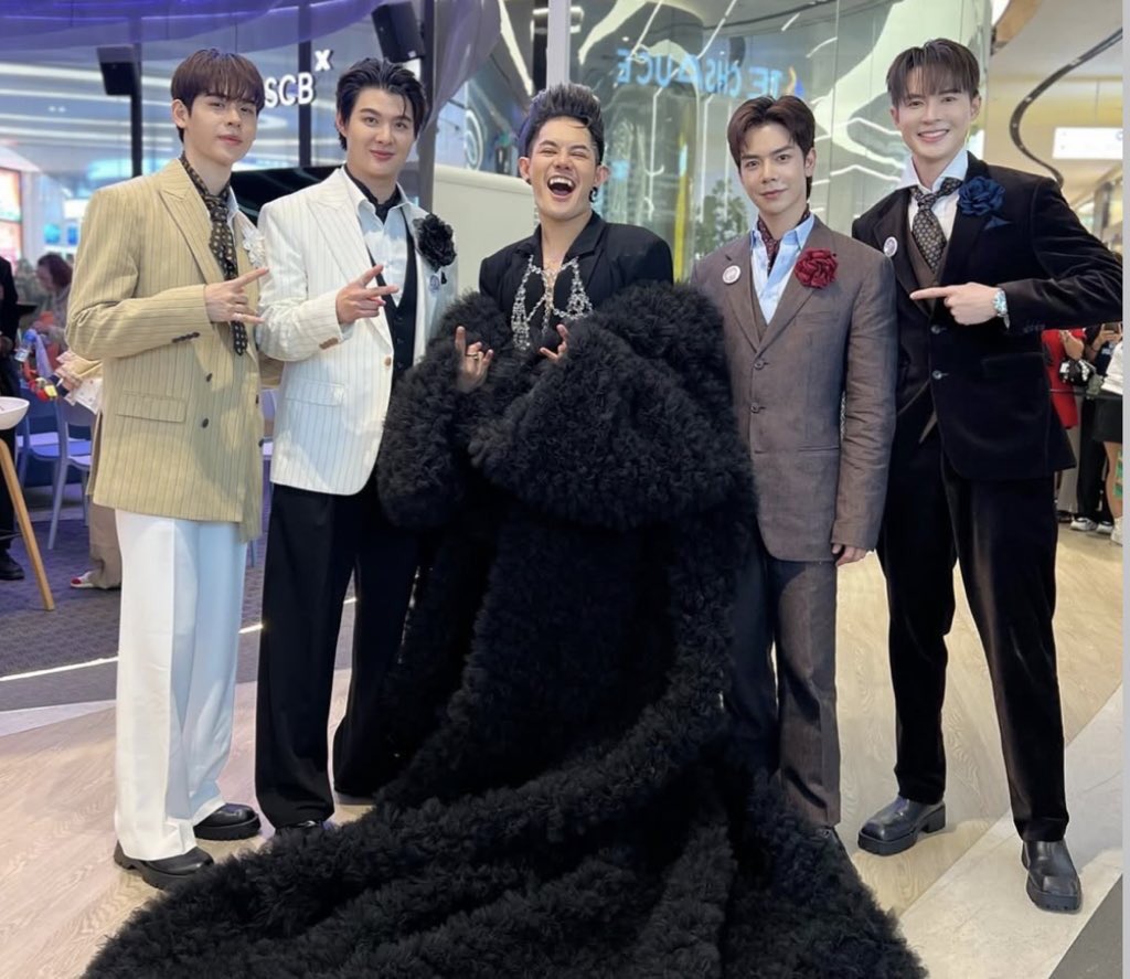 (CLOSE) SUPPORT SAINT tweet media