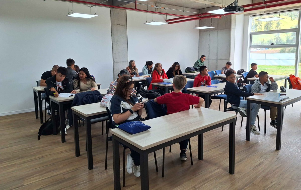 Catequesis de Iniciación Cristiana UNICESMAG ✝️

Con júbilo compartimos con niños y jóvenes en su preparación para la Primera Comunión y Confirmación, fortaleciendo los lazos de hermandad y fraternidad que nos enseña San Francisco de Asís 🌿.