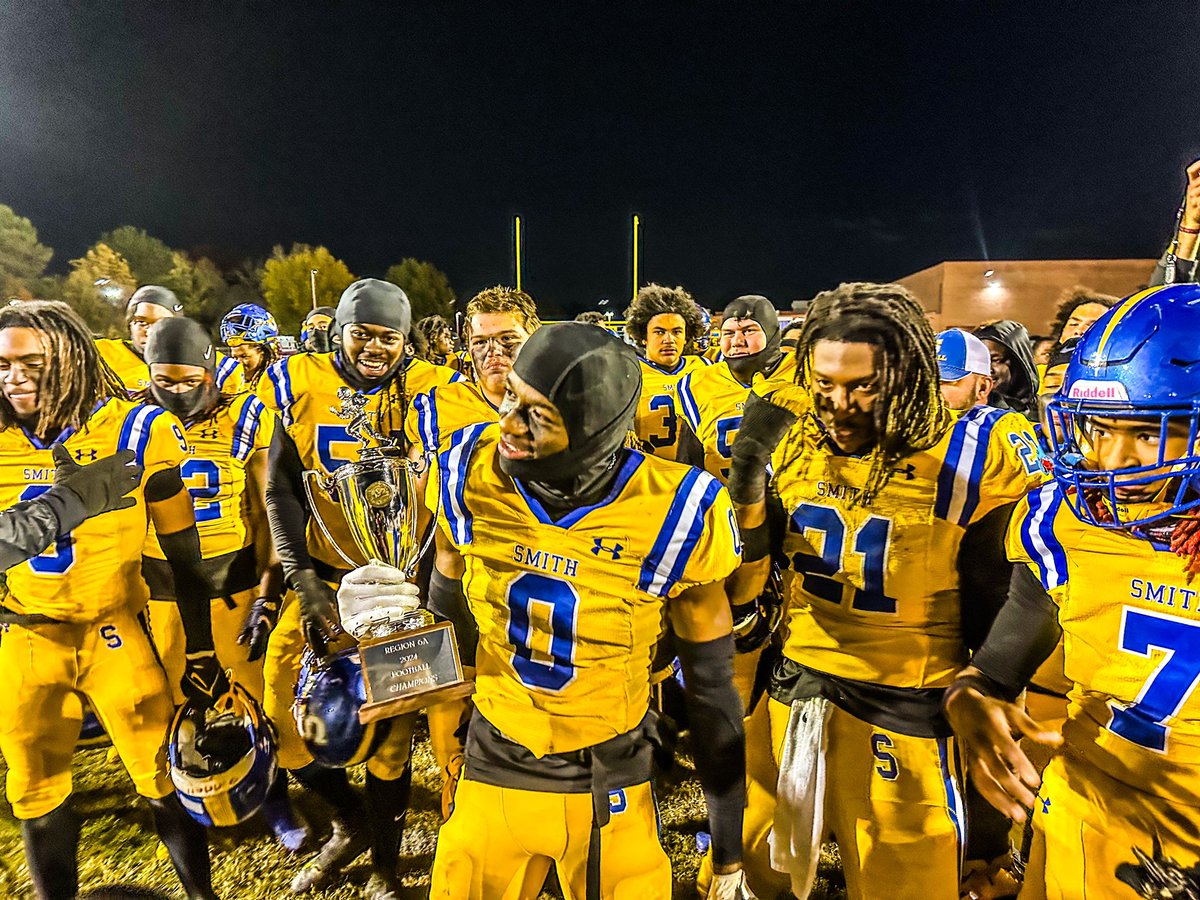 OscarSmithFB's tweet photo. we’re not done yet!!! #smithset #bangem 🔵🟡 Region Champs https://t.co/kDrgBtLamr