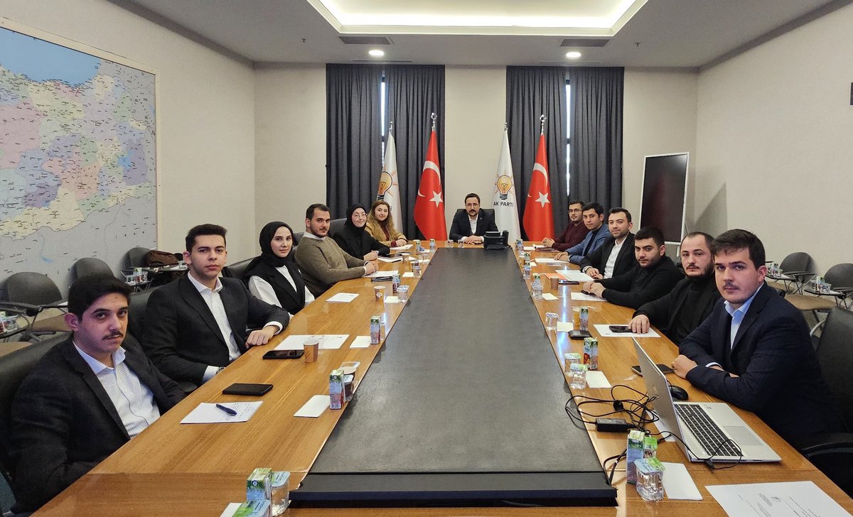 ÜniAK Komisyon toplantımızı <a href="/mucahidsuleyman/">Mücahid Süleyman Daldallı</a> Başkanımız ile  gerçekleştirdik. 

Kampüslerde AK Gençlik Rüzgarları Estirmeye Devam Edeceğiz 😎🚀

<a href="/eyupkadirinan/">Eyyüp Kadir İnan</a>