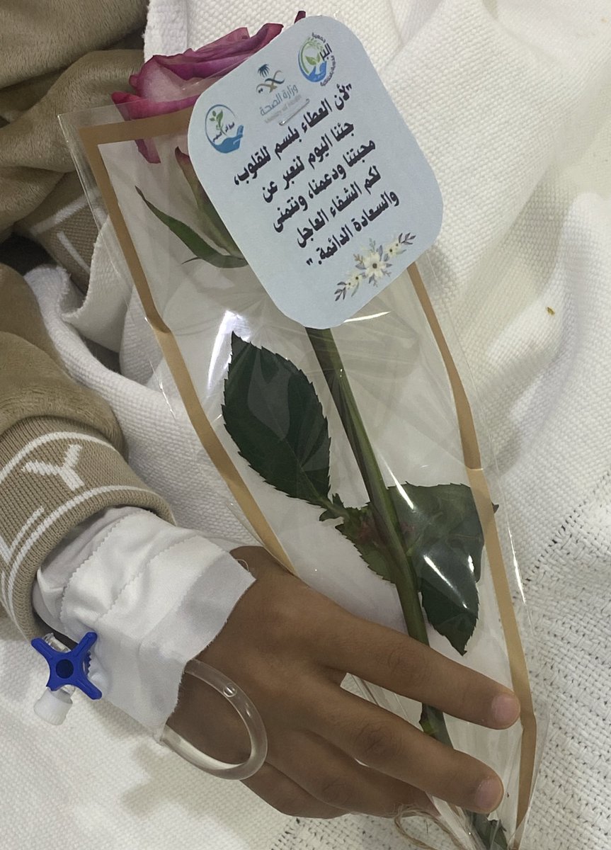 y_athr's tweet photo. في مبادرة إنسانية رائعة تعكس روح #مجتمع_معطاء  قام فريق "أثر التطوعي" التابع لجمعية البر الخيرية بمحافظة الحناكية، بالتعاون مع مستشفى الحناكية العام، بزيارة المرضى المنومين في المستشفى تحت شعار "جئنا لنعبر عن محبتنا لكم". 
ونتمنى لجميع المرضى الشفاء 🌱.
#اليوم_العالمي_للتطوع https://t.co/zTUCYBcKYT