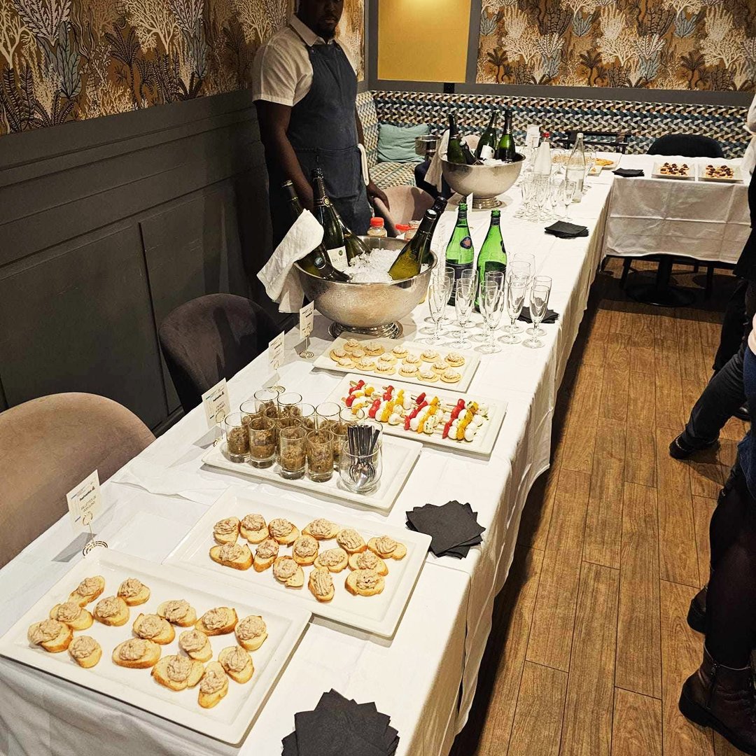 EtMaree's tweet photo. CAP SUR VOS #REPAS D'ENTREPRISES ! 🥂🎄
Pour clôturer l'année en beauté, réunissez vos collaborateurs autour d’un festin iodé ! 
Nos 4 #restaurants vous offrent la possibilité d’une privatisation totale ou partielle. 😄
https://t.co/wwK76E3Q4a
#Paris #Seminaire #RepasdeFinDannee https://t.co/sr0ROkjgsj