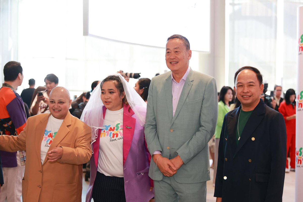 Thavisin's tweet photo. วันนี้มาร่วมงานแถลงข่าว นับถอยหลังสู่ วันสมรสเท่าเทียมครับ "Because Marriage Is About to Be Equal” ผมมาร่วมนับถอยหลังไปกับทุกคนให้กับวันสำคัญที่เราทุกคนรอคอยครับ วันพุธที่ 22 มกราคม 2568 จะเป็นวันสำคัญที่สุดในประวัติศาสตร์ของประเทศไทย เมื่อคู่รัก LGBTQIAN+ สามารถจดทะเบียนสมรสได้อย่างเท่าเทียมตามกฎหมาย ความฝันของการจดทะเบียนสมรส การแต่งงานเสมือนของหญิงและชาย เพื่อสร้างครอบครัวที่สมบูรณ์ เป็นก้าวใหญ่ของประเทศไทยเราครับ

และก้าวต่อไป ผมอยากเห็น “คำนำหน้า” ที่เราทุกคนควรกำหนดเองได้ครับ